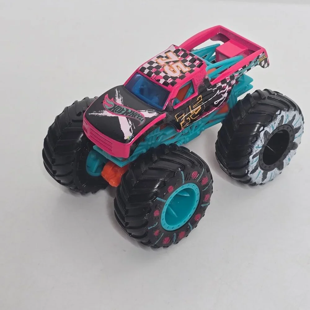 2019 Hot Wheels Monster Trucks Podium Crasher HW Demo Derby Pink Graffiti 1:64