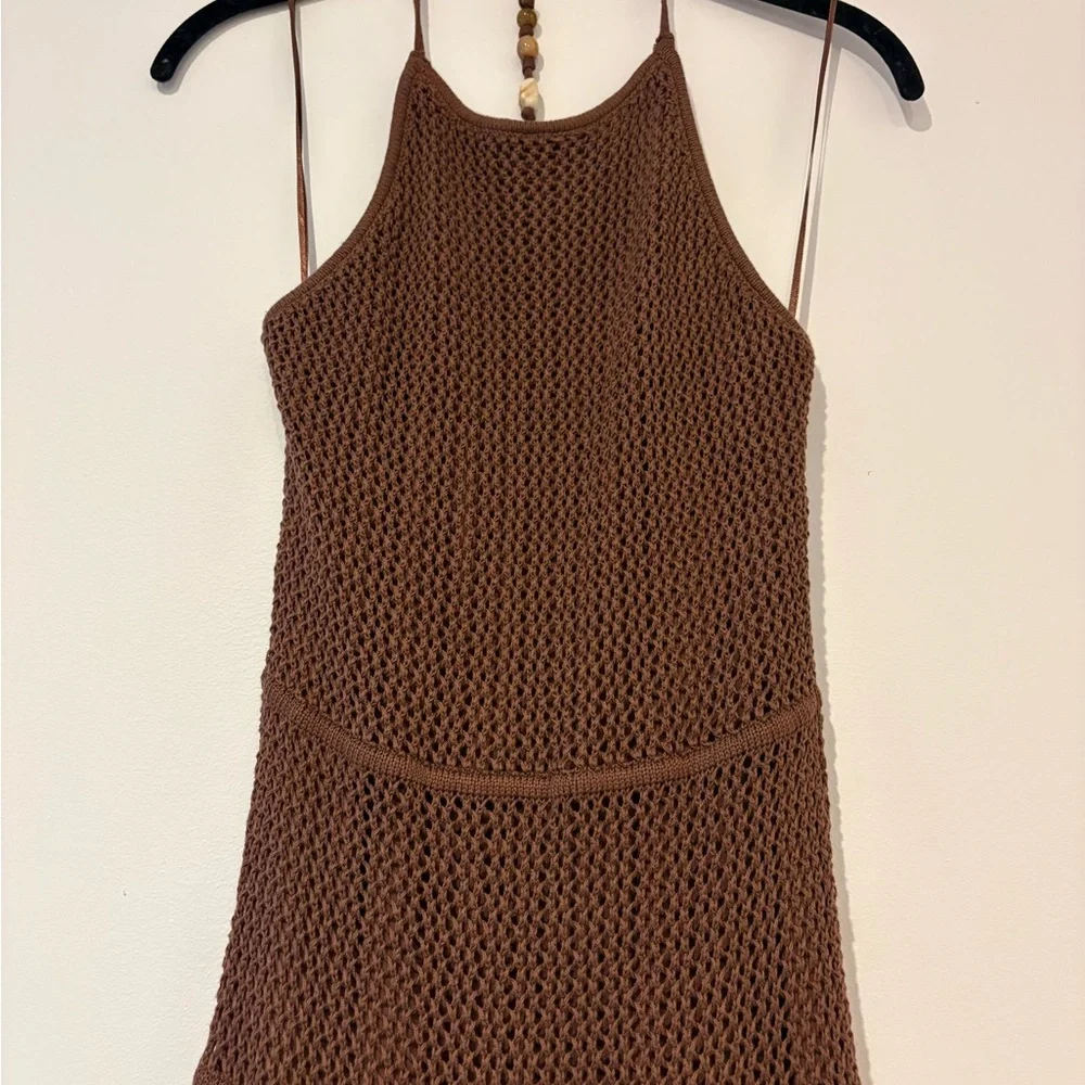 Abercrombie & Fitch slim neckline