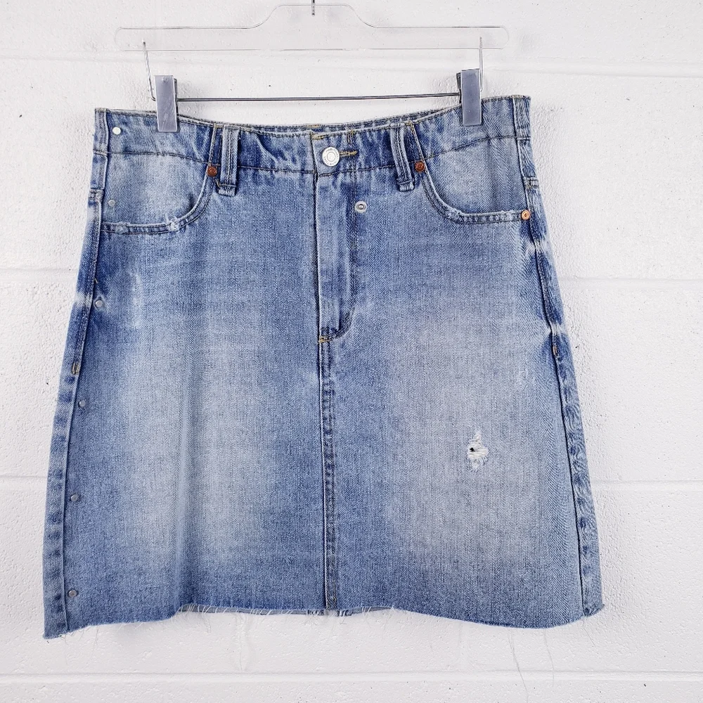 Habitual cross across hem