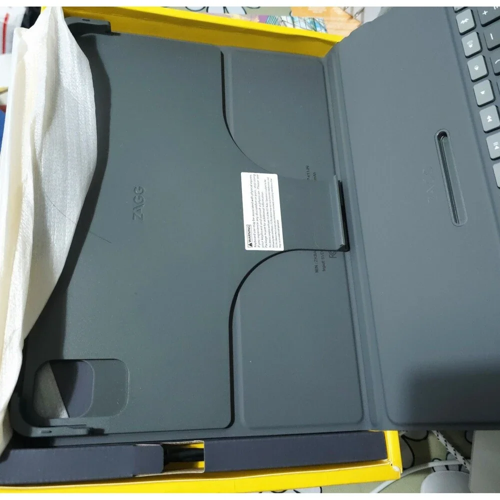 ZAGG messenger folio