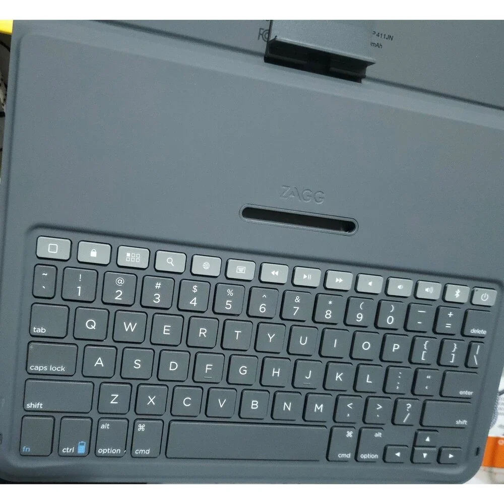 ZAGG messenger folio