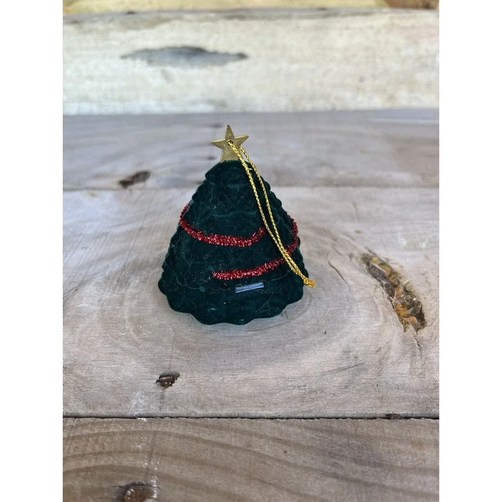 N/A adorable earring