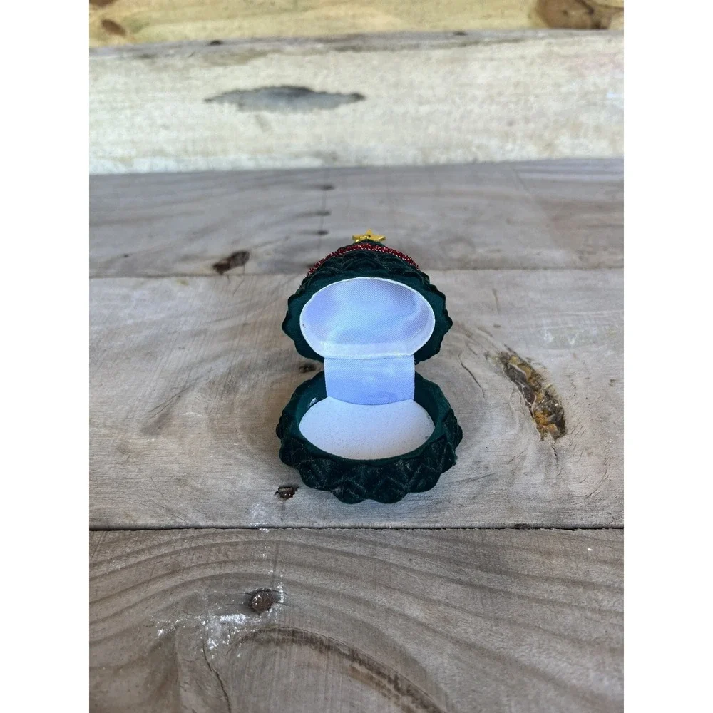 N/A adorable earring