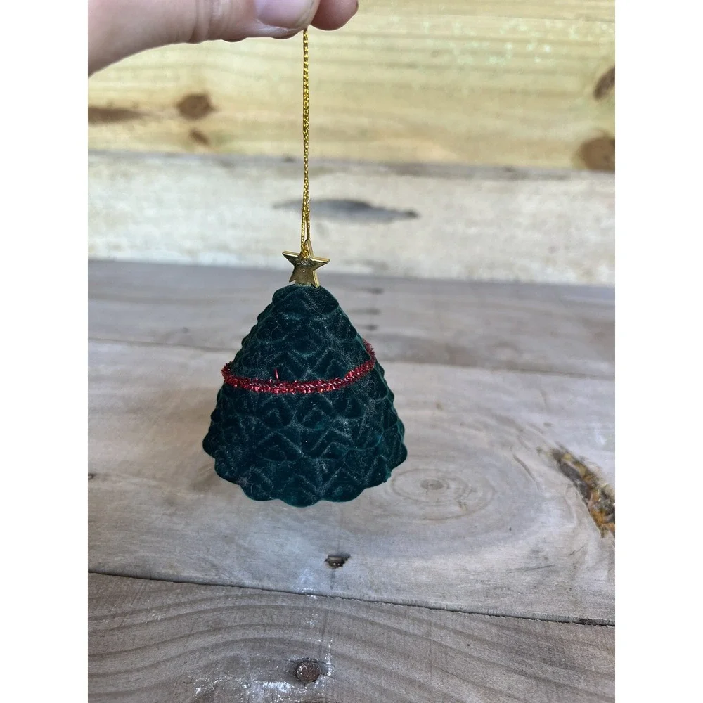 N/A adorable earring