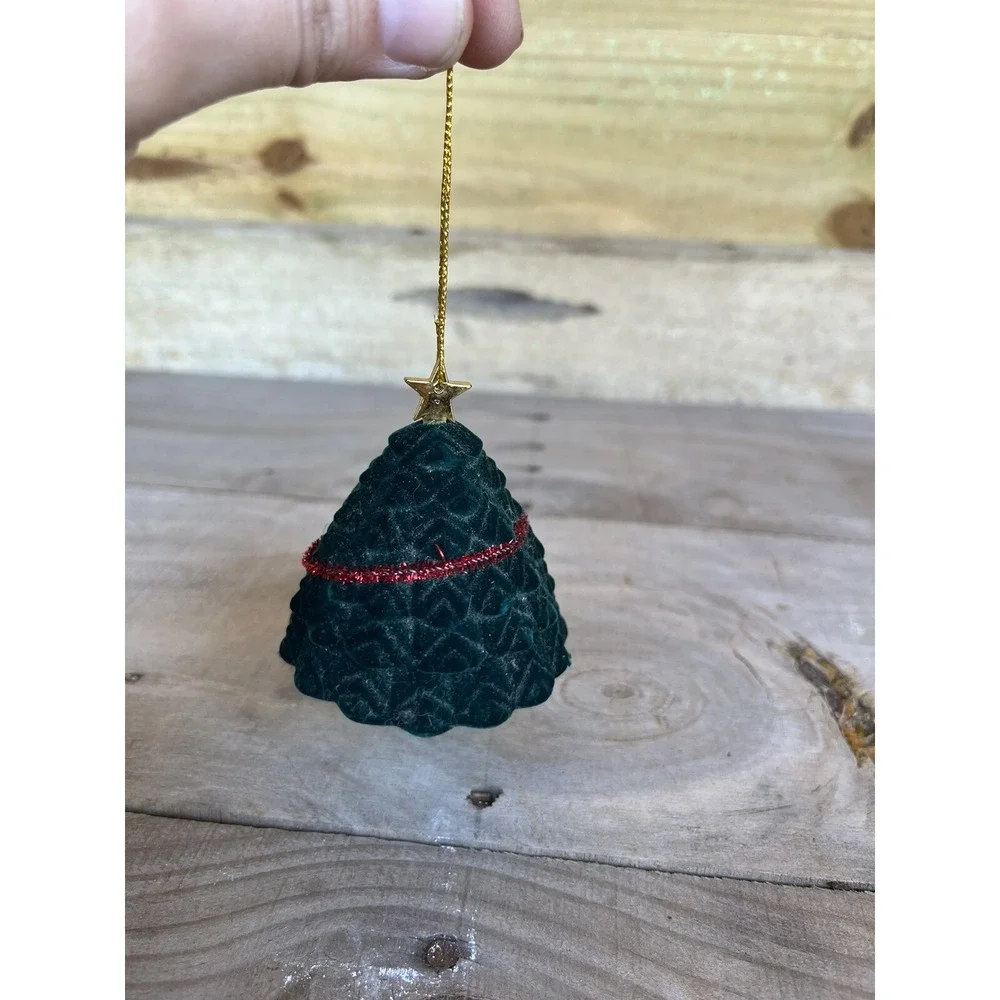 N/A adorable earring