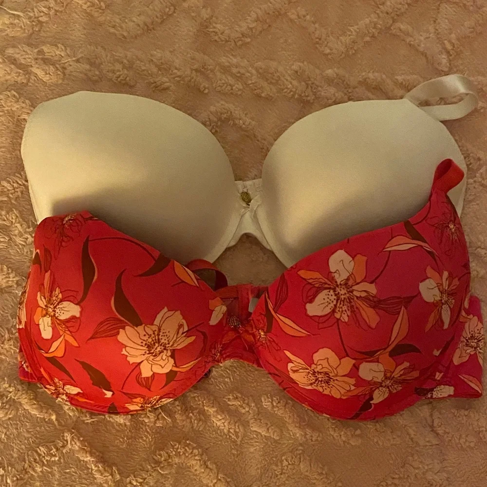 Lot of 2 Demi Padded Bras Size 36DD plrase see last picture for a small spot