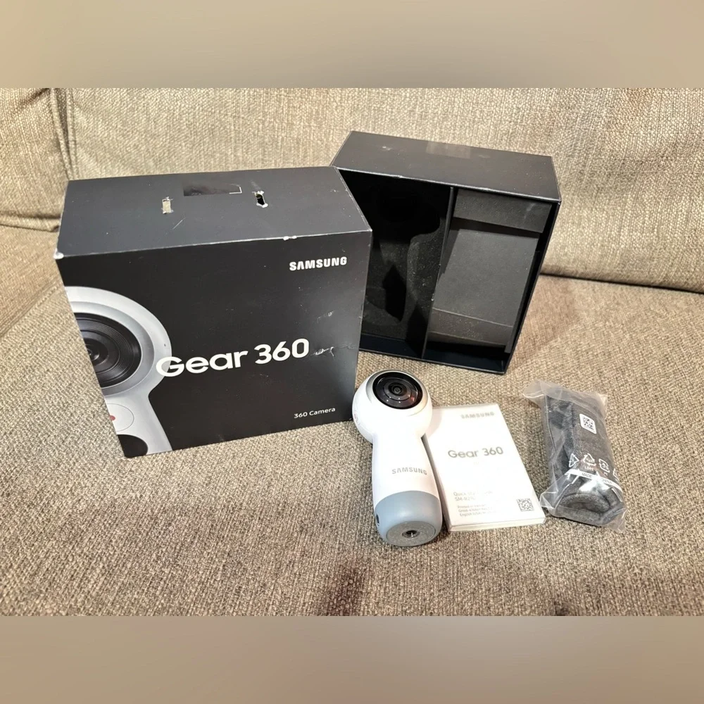 BRAND NEW: Samsung Gear 360 with Accessories