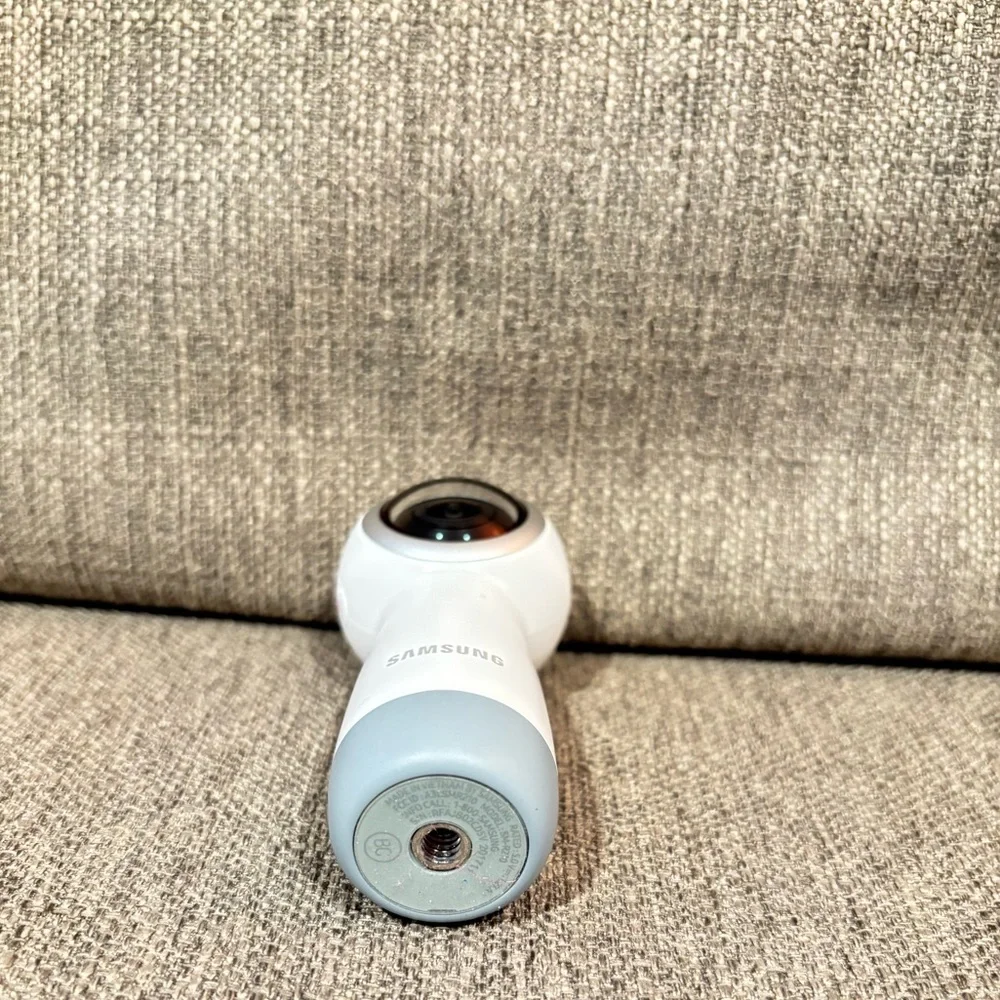 BRAND NEW: Samsung Gear 360 with Accessories