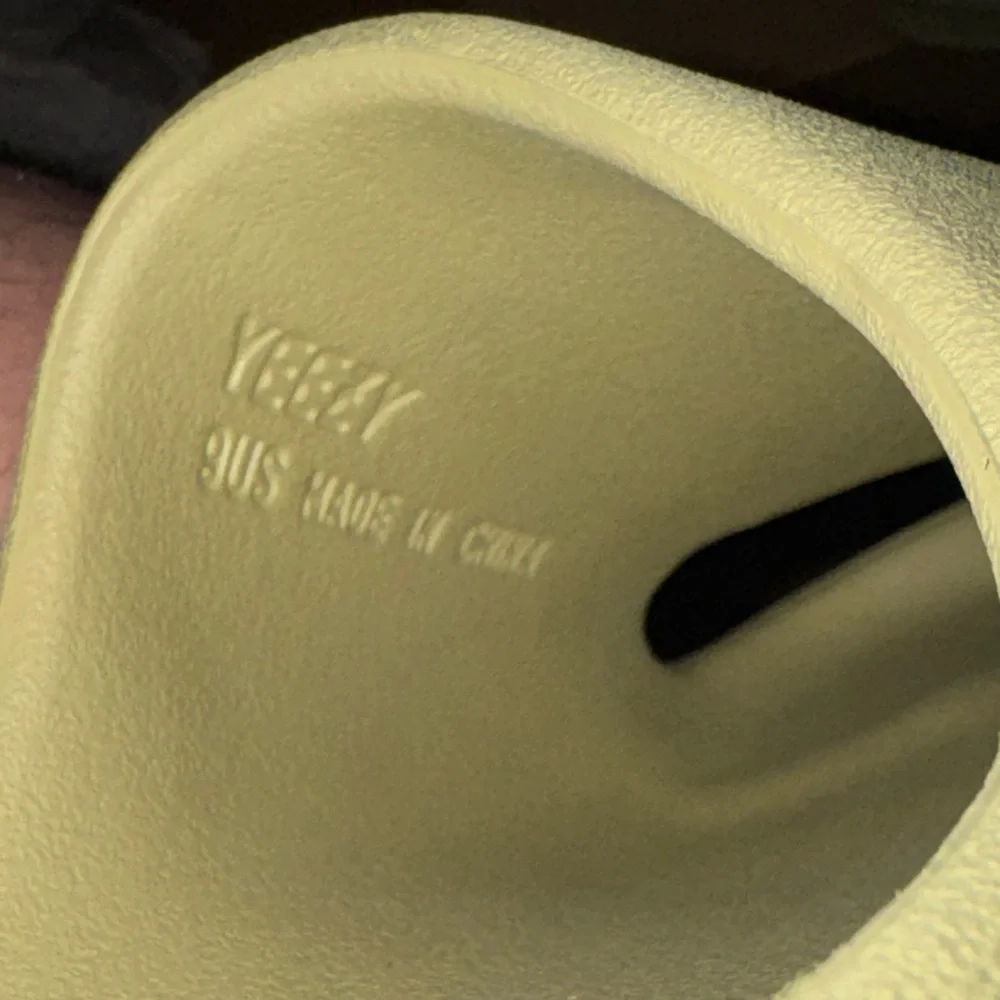 adidas yeezy slide