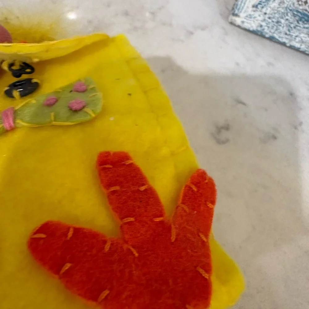 N/A cute yellow