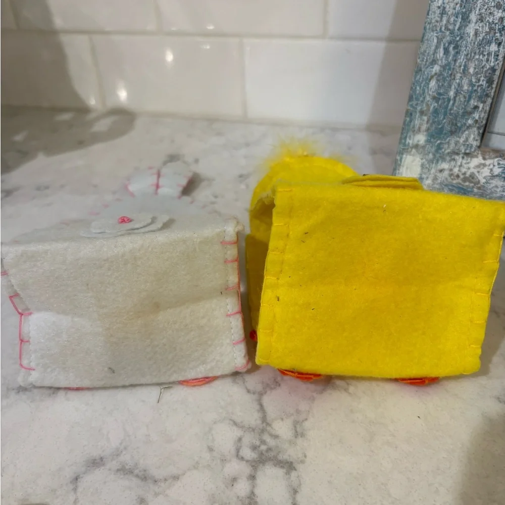 N/A cute yellow