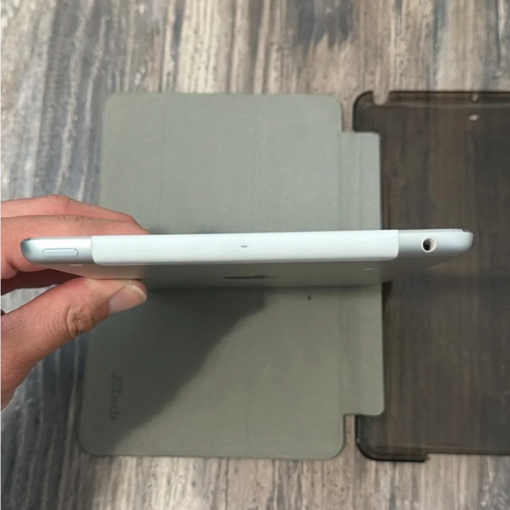 Apple compact tablet