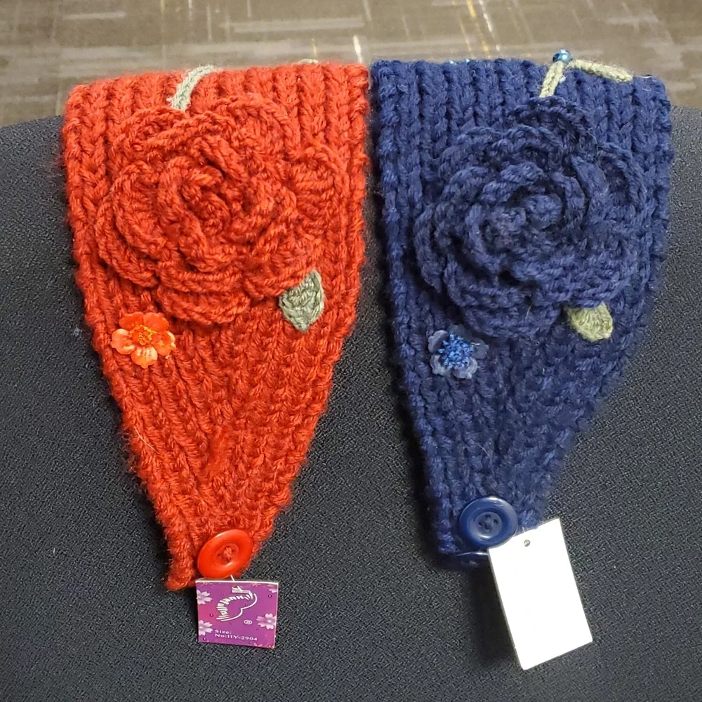 Source Unknown set earwarmers