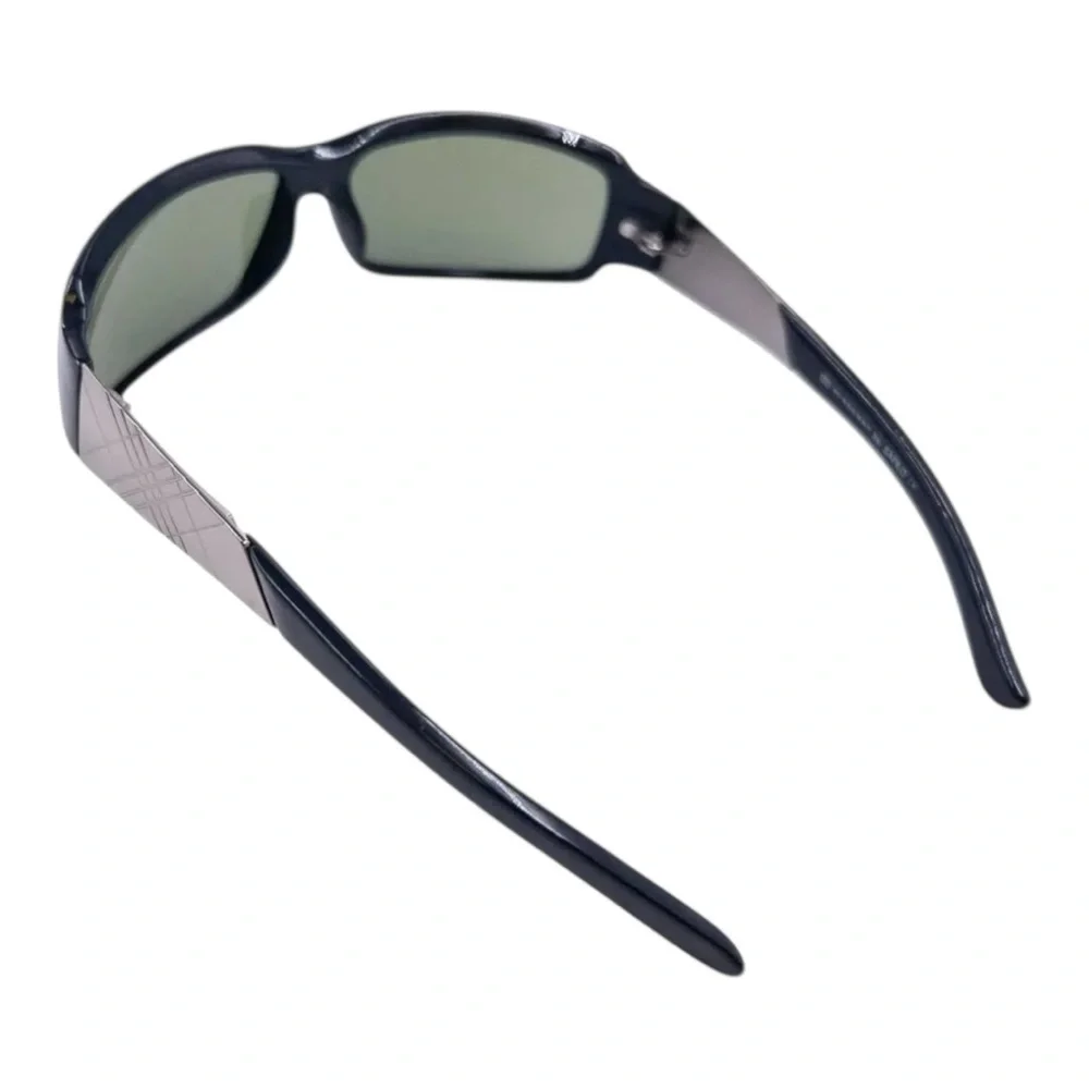 Burberry chic sunglasses