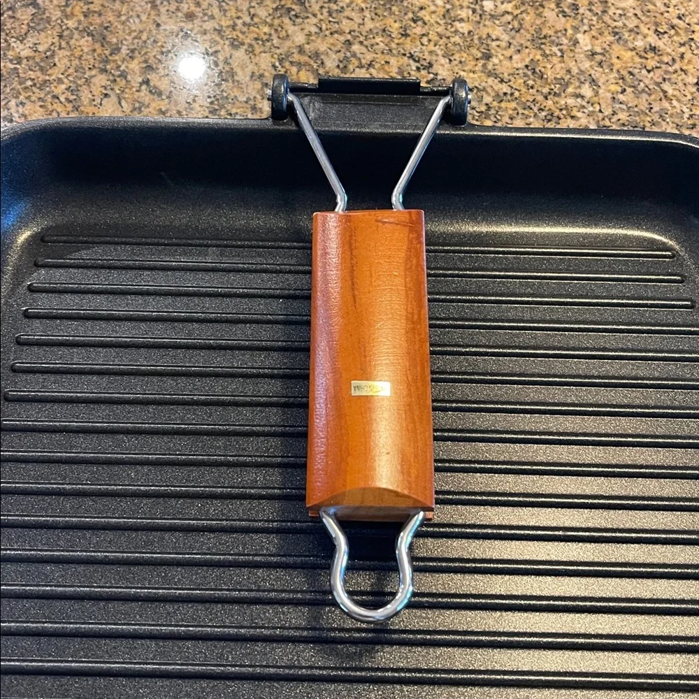 NWOT - Non stick rectangular grill pan
