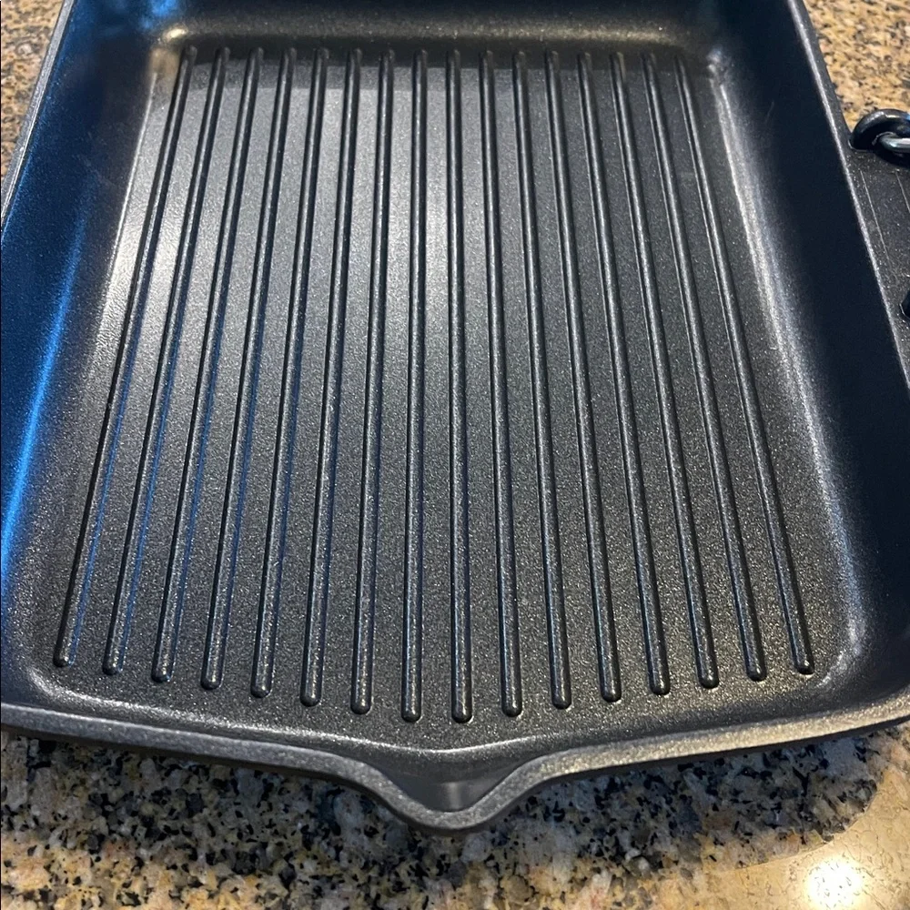NWOT - Non stick rectangular grill pan