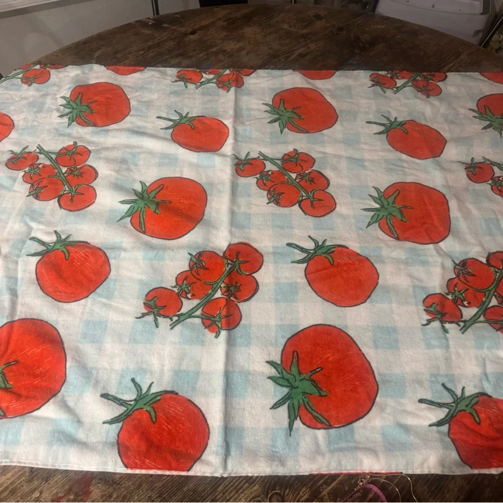 Deborah Connolly Designs🍅 DARLING Tomato Print Towel- machine washable🍅🍅
