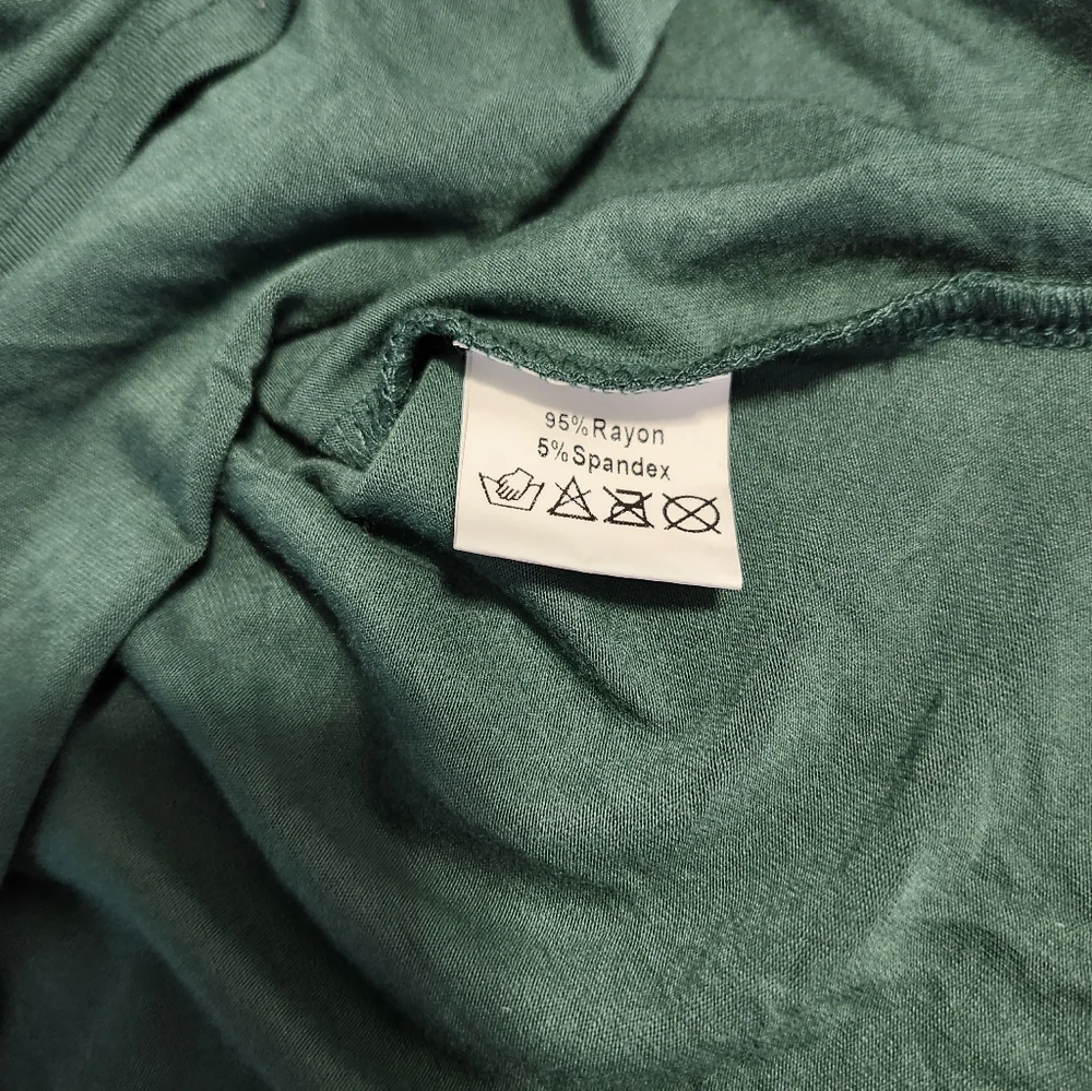 NWT Fashion Women's M V-Neck 3/4 Flutter/Bell Sleeve Lightweight Green Tunic Top