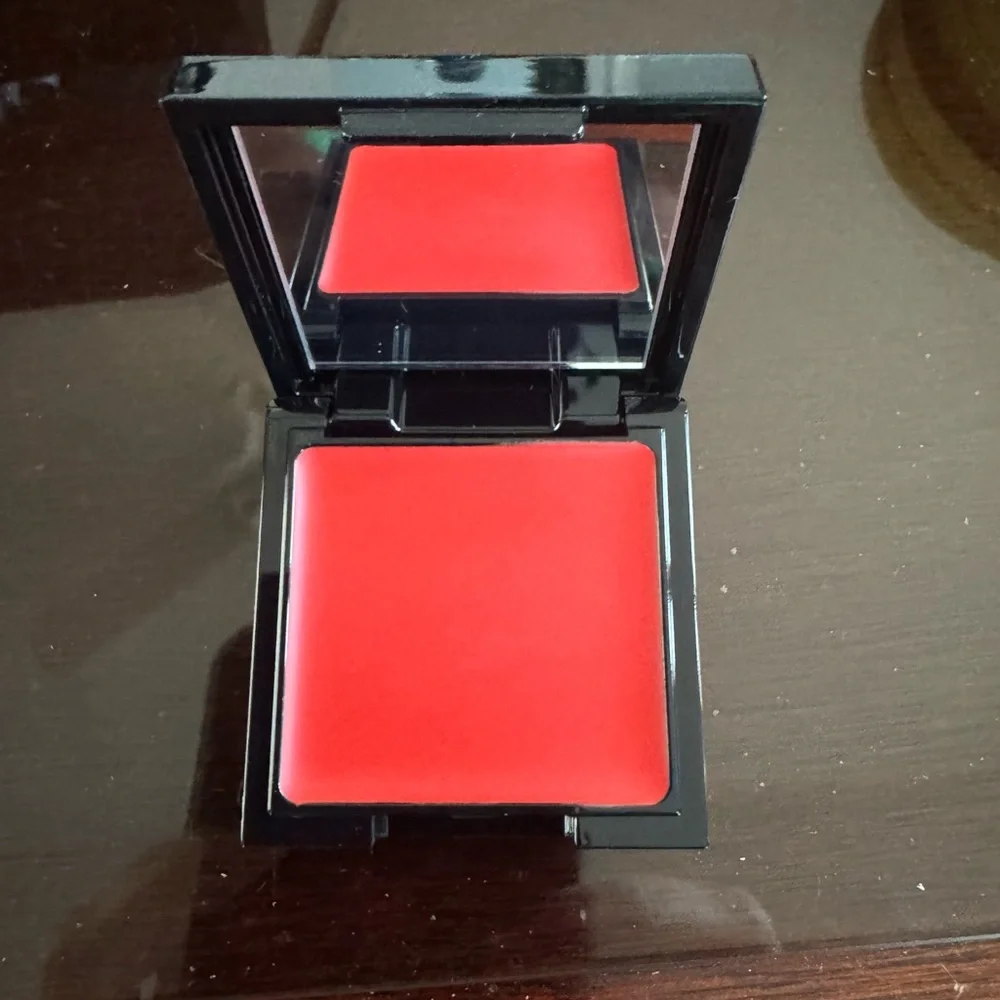 Surratt Beauty description surratt