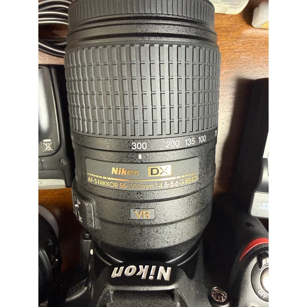 Nikon lens enthusiasts keep