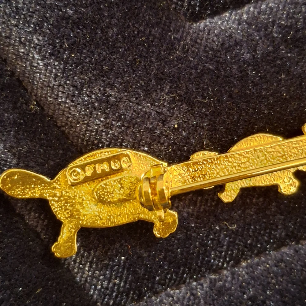 N/A elegant gold