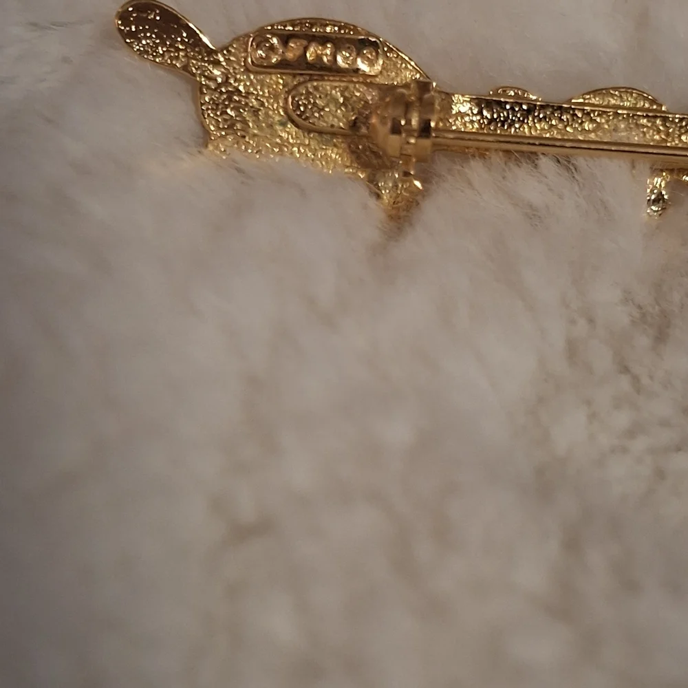 N/A elegant gold