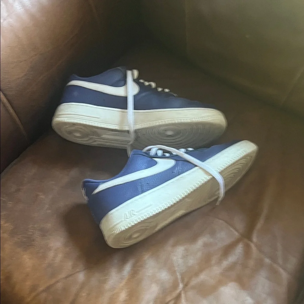 Nike navy sneakers