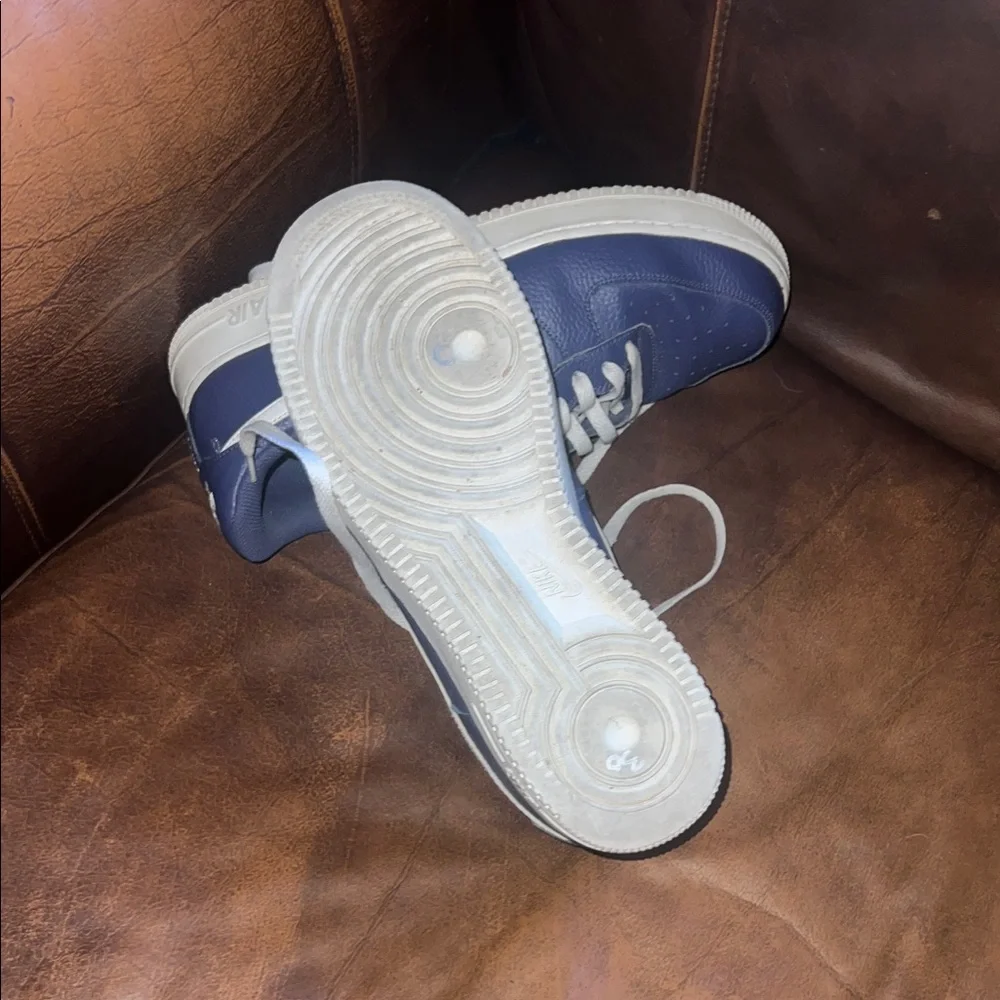 Nike navy sneakers
