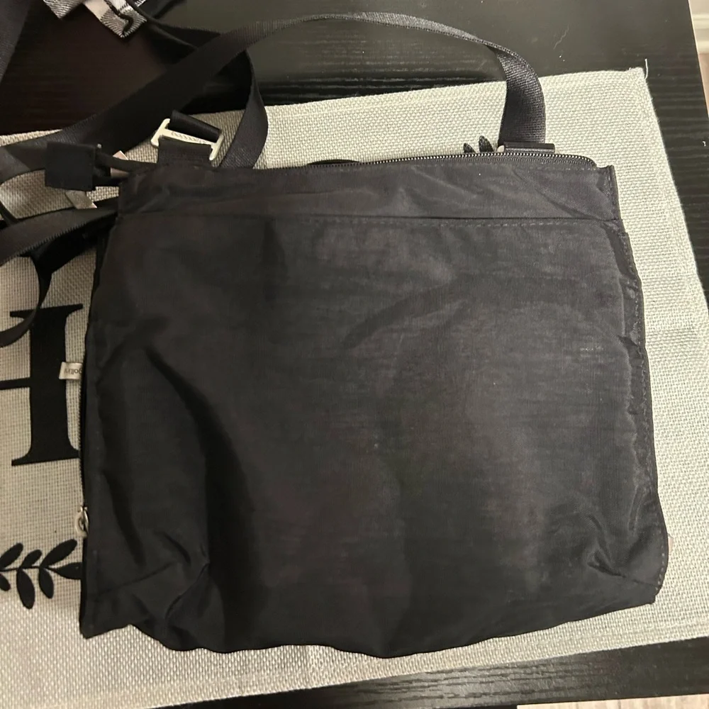 Baggallini Black Canyon Bag Messenger Crossbody With Adjustable Strap