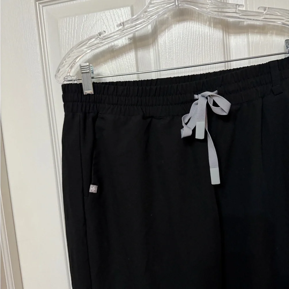 FIGS black mens straight leg scrub‎ pants with flap pocket XL