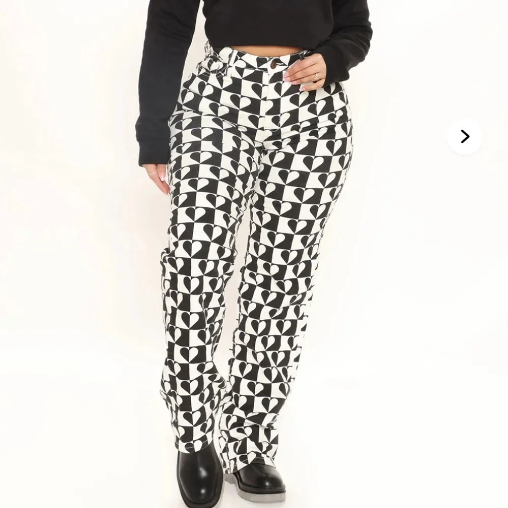 NWT Fashion Nova Queen Of Hearts Straight Leg‎ Heart Pattern Pants Size 11