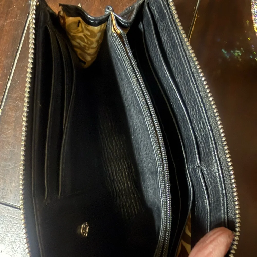 Brighton stylish hold zipper