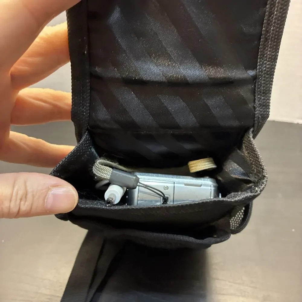 Fujifilm FinePix F650 Digital Camera & Battery Cable & Bag