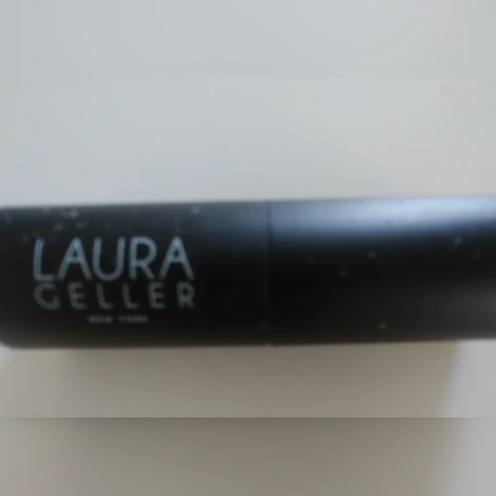 Laura Geller compact laura
