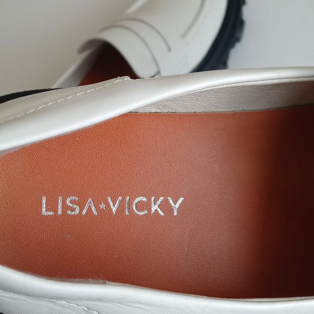 Lisa & Vicky nice lug