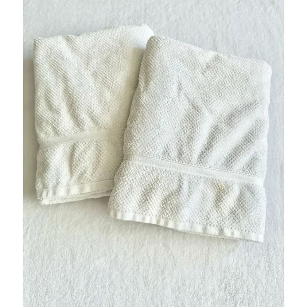 Set of two threshold white bath towels - target - used￼