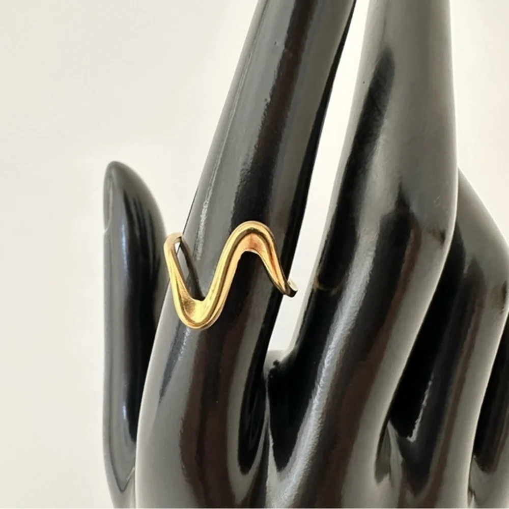 Fashion Jewelry Elegant Gold Wave Ring