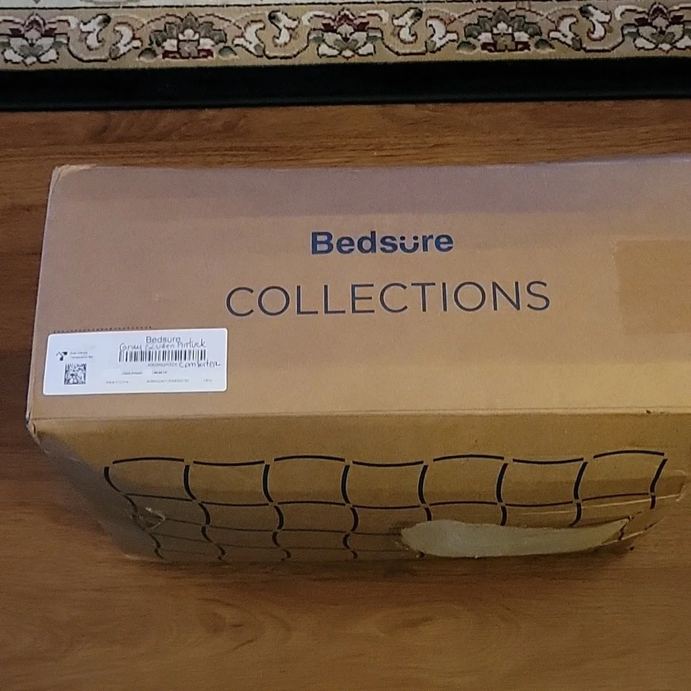 Bedsure Queen Gray Pintuck Comforter  88