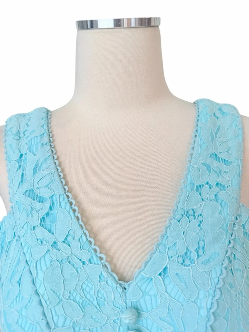 Taylor sleeveless lace