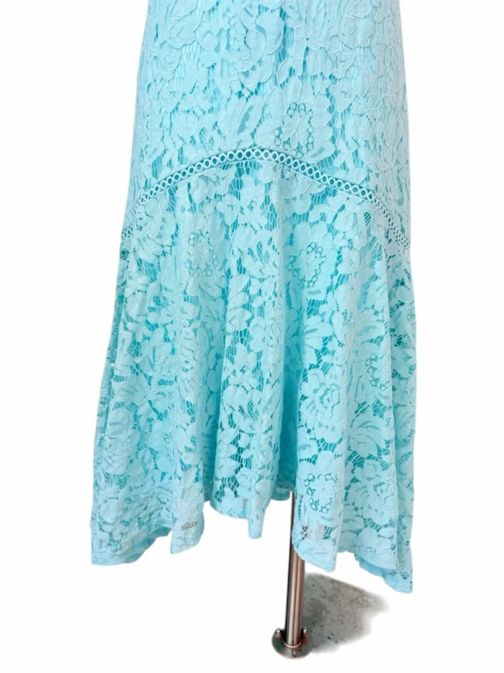 Taylor sleeveless lace