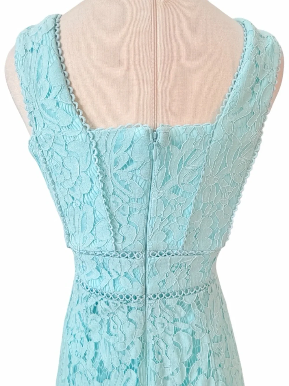 Taylor sleeveless lace