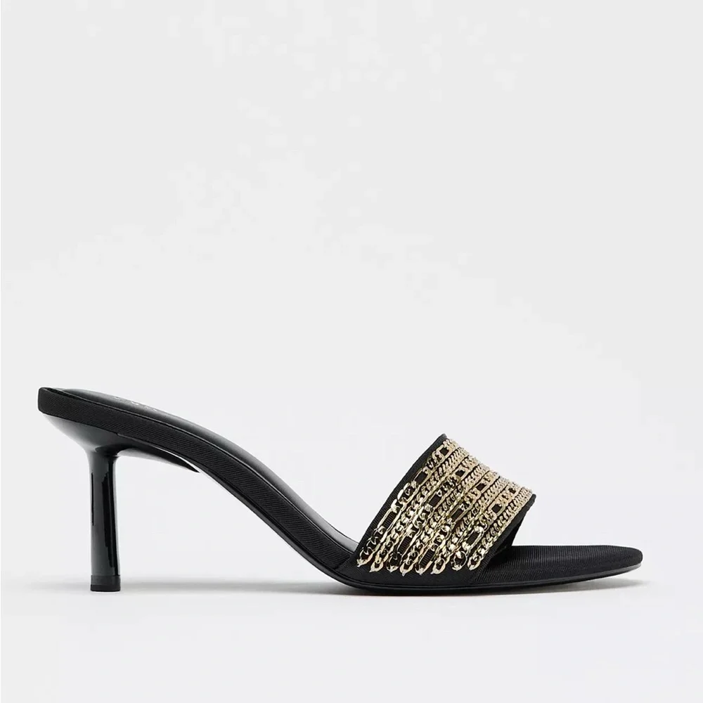 🔥🔥Zara chain trim heeled sandals