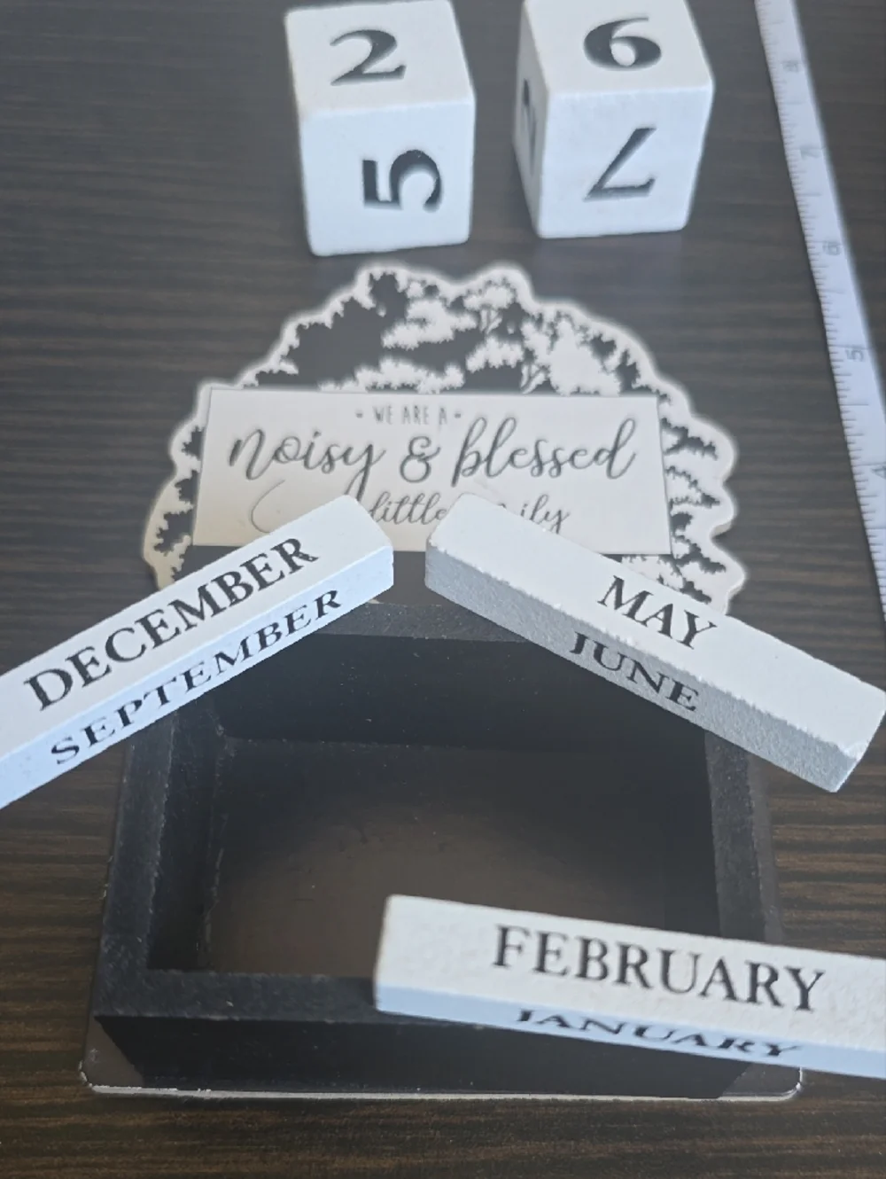 💕 Noisy & Blessed Tree Perpetual Calendar - White and Black