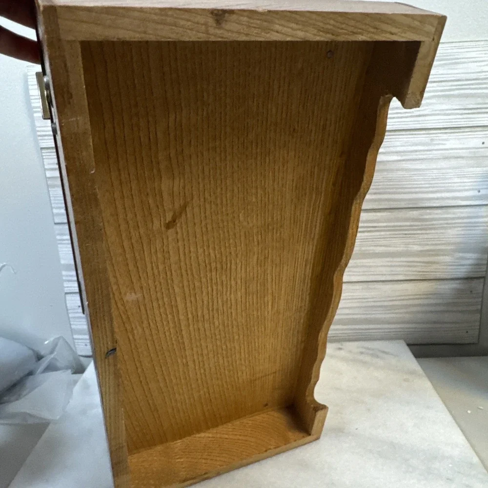The Unbranded Brand wooden flip