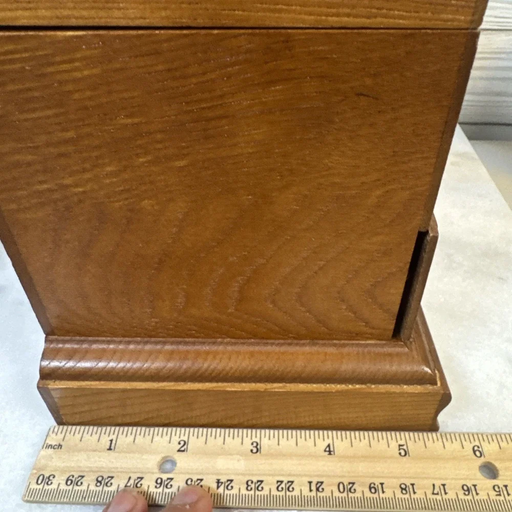 The Unbranded Brand wooden flip