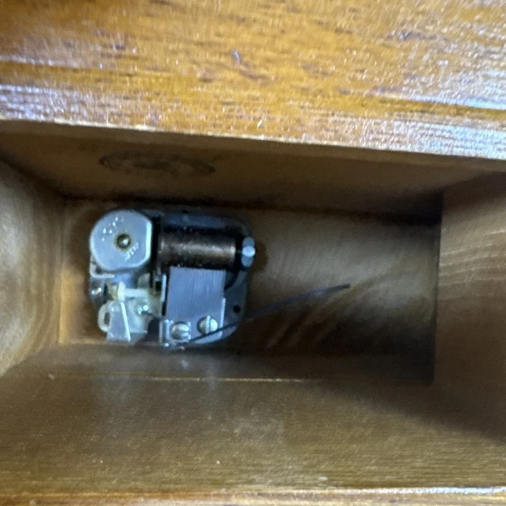 The Unbranded Brand wooden flip