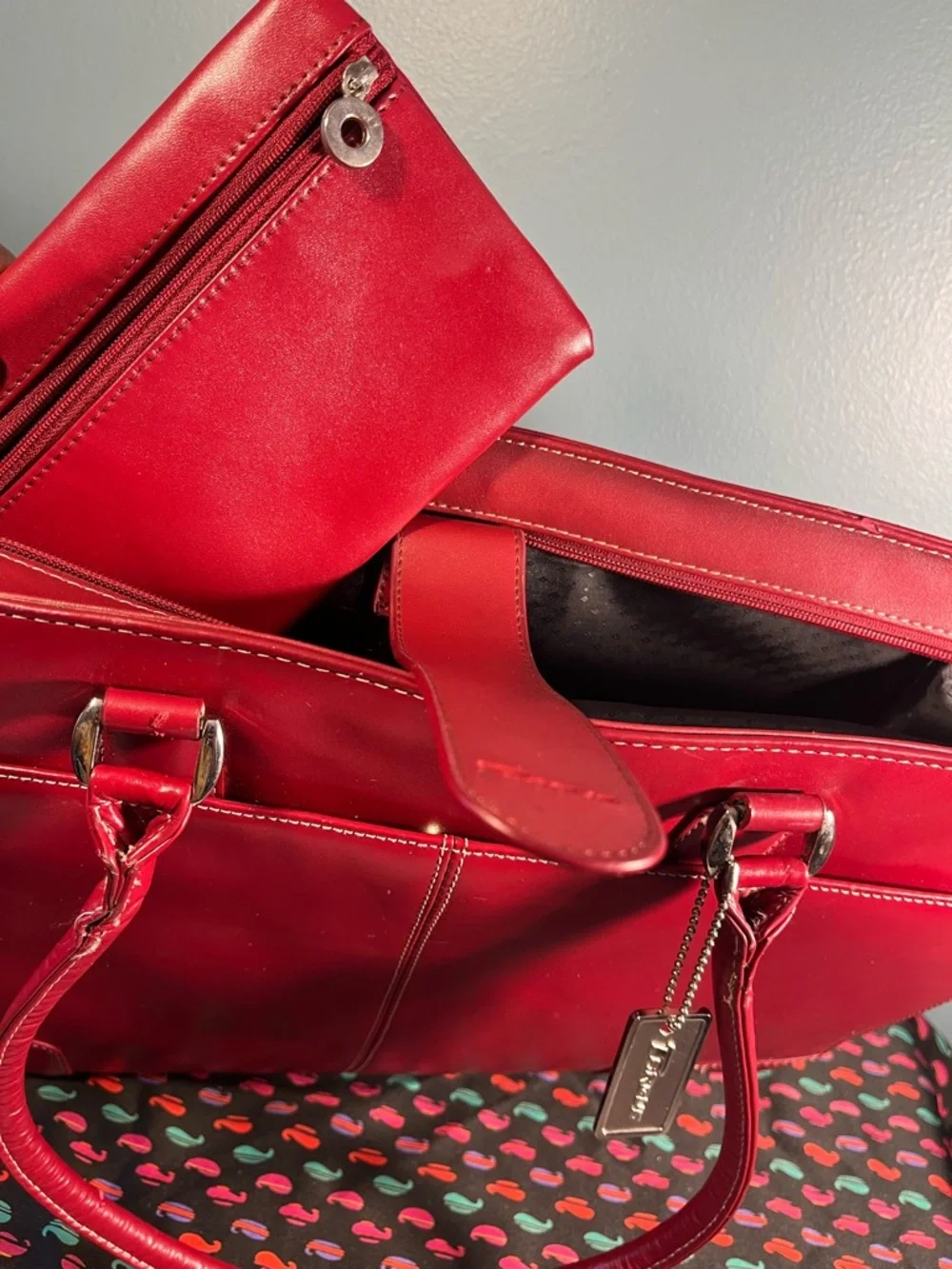 • Targus Red 14” Laptop Tote Bag Faux Leather Briefcase