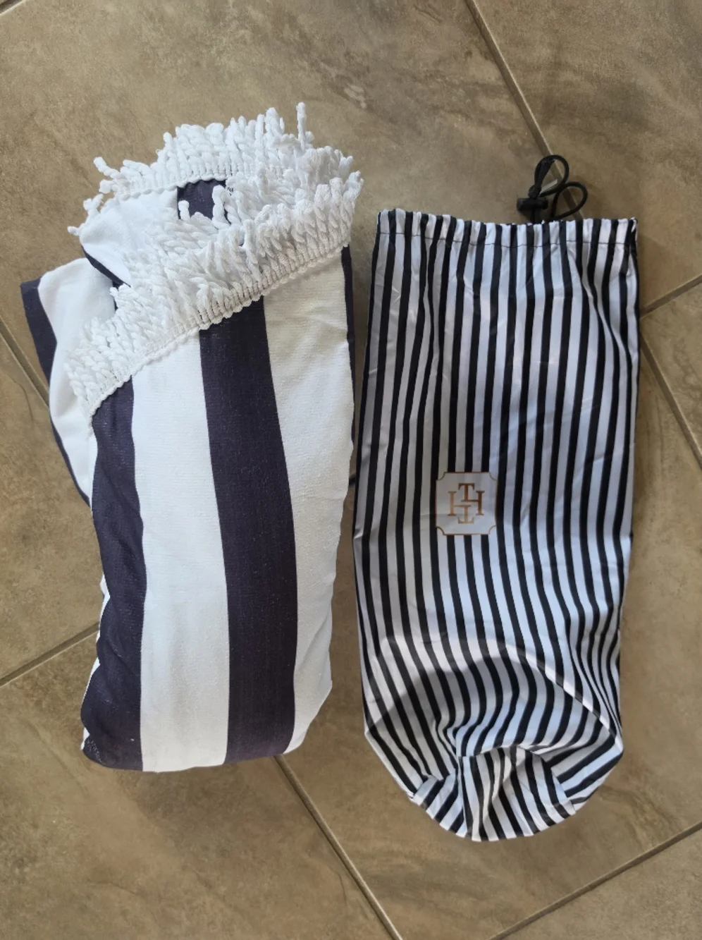 Hotelier Turndown Striped Round Fringed Beach Towel Blanket & Carry Pouch NWOT