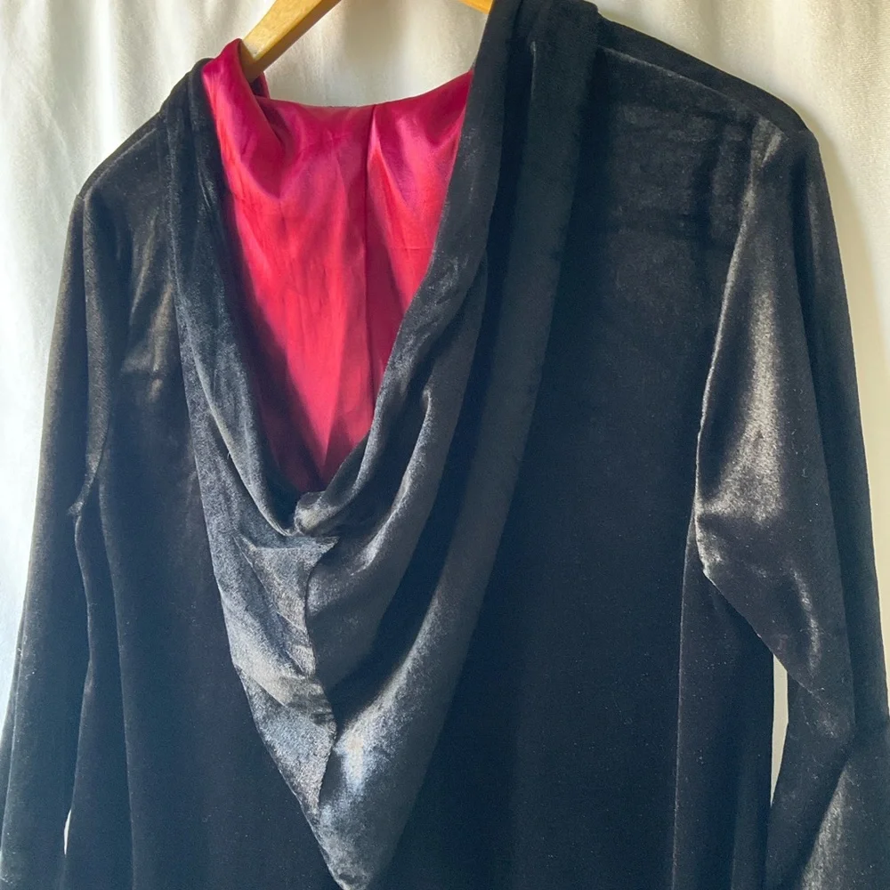 Kids Large (10-12) Black Hogwarts Crest Hooded Cloak