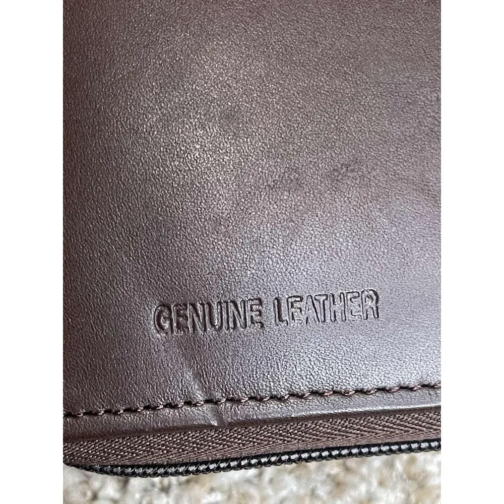 The Unbranded Brand cards wallet